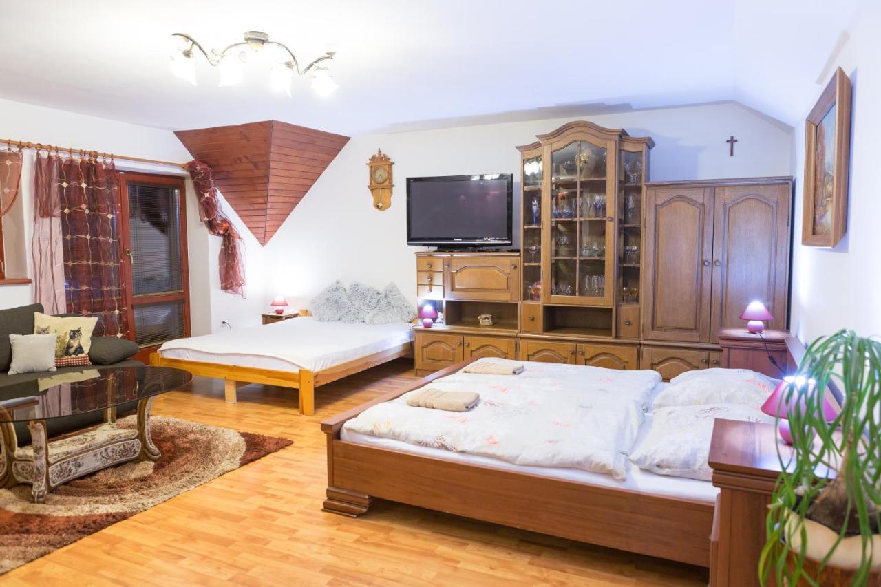 Ubytovanie Adina Poltar Extérieur photo
