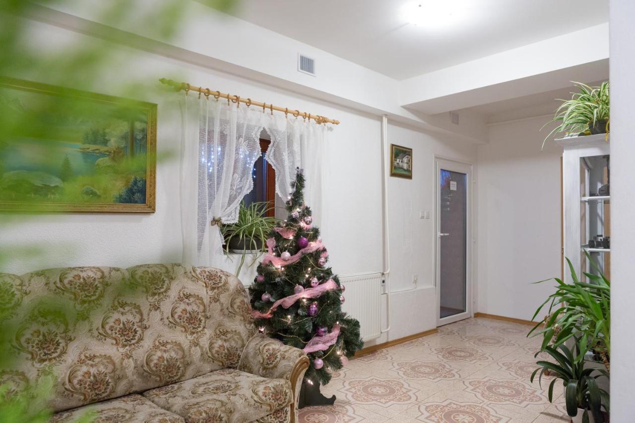 Ubytovanie Adina Poltar Extérieur photo