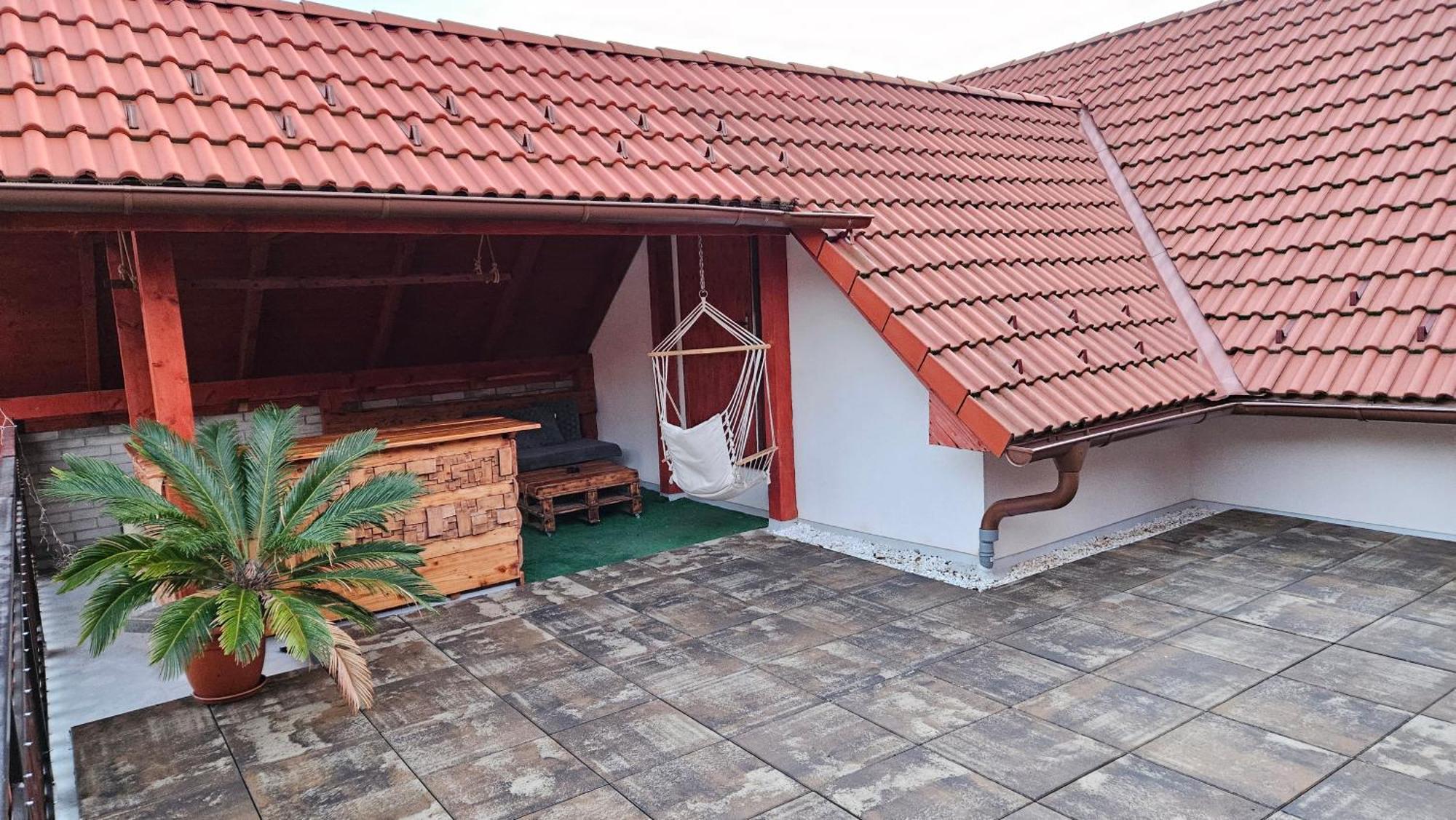 Ubytovanie Adina Poltar Extérieur photo